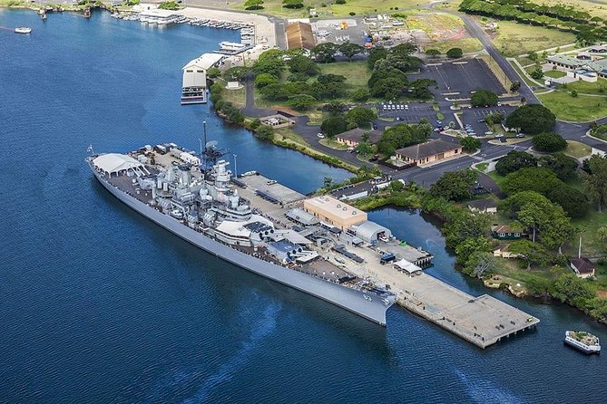 WWII Pearl Harbor Heroes Deluxe Tour - Lunch and the Pearl Harbor Aviation Museum